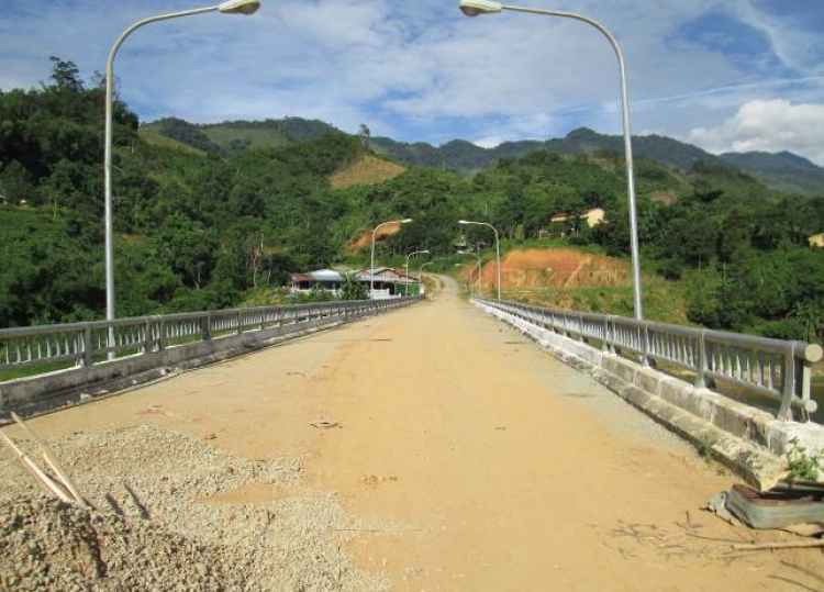 Cầu Qua Sông Trà Tập